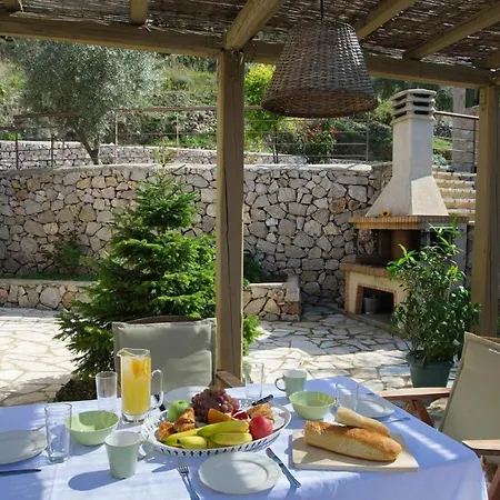 فيلة Asplathia Lefkada *